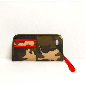Lug Scout Wallet Olive Camo NWT Travel Organizer